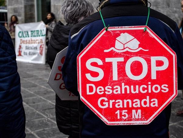 Protesta ante la sede de la Rural en la Acera del Darro.