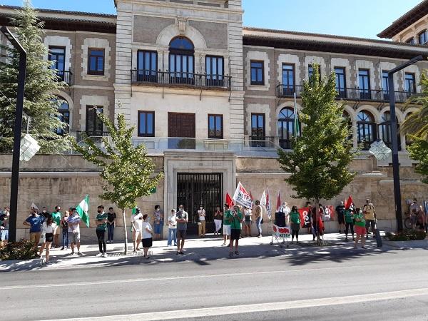 Concentración, este sábado, a las puertas de la Junta. Concentración, este sábado, a las puertas de la Junta.