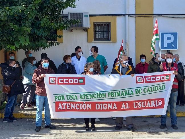 Concentración a las puertas del centro de salud de Santa Fe.