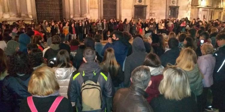 Concentración celebrada este miércoles en Granada tras confirmarse la sentencia a La Manada por abuso.