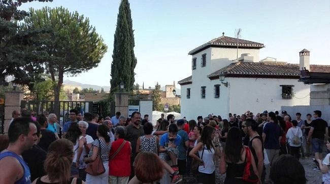 Concentración contra los ataques a la mezquita del Albaicín. Concentración contra los ataques a la mezquita del Albaicín.