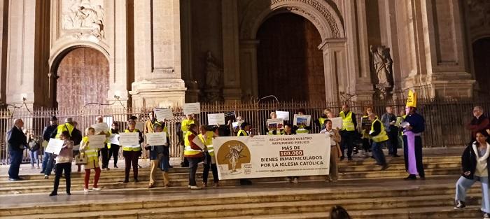 Concentración en la Catedral.