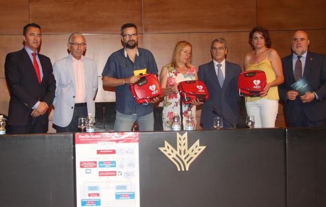 Acto de entrega de los tres desfibriladores Acto de entrega de los tres desfibriladores.