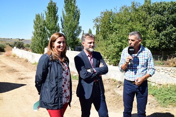 El consejero de Medio Ambiente con la delegada territorial y el alcalde de Padul. El consejero de Medio Ambiente con la delegada territorial y el alcalde de Padul.
