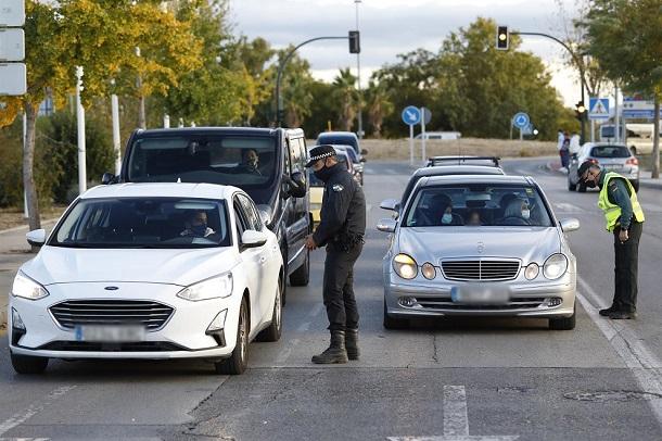 Imagen de archivo de un control de Guardia Civil con Policía Local en Pulianas.