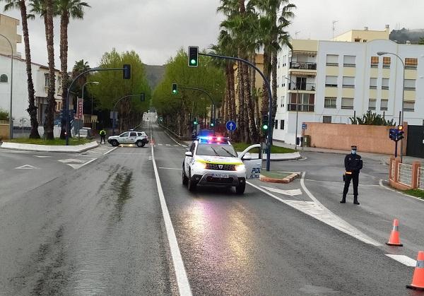 Controles de la Policía Local en uno de los accesos a Almuñécar.