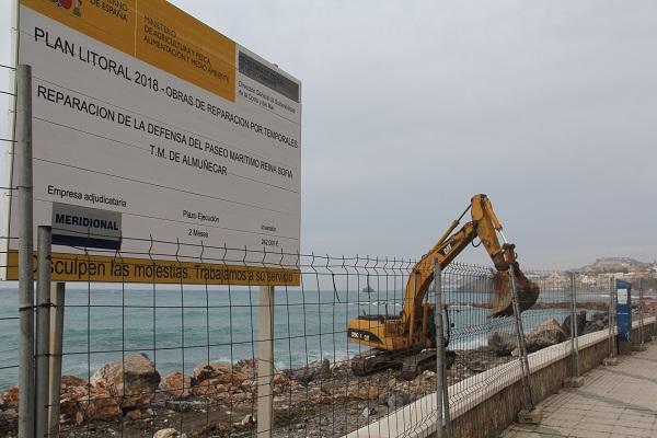 Costas ha comenzado los trabajos en la escollera de protección del paseo Reina Sofía. Costas ha comenzado los trabajos en la escollera de protección del paseo Reina Sofía.
