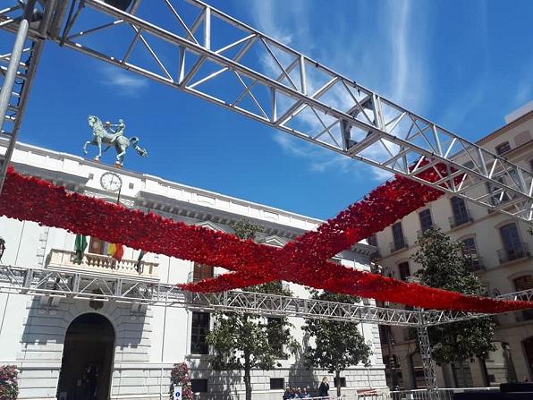 Montaje de la cruz en la Plaza del Carmen.