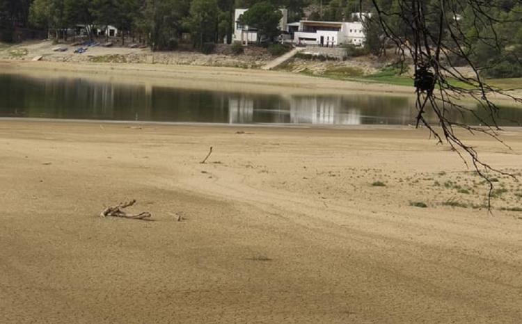 Embalse del Cubillas, en una imagen de este miércoles. Está a menos del 22% de su capacidad. 