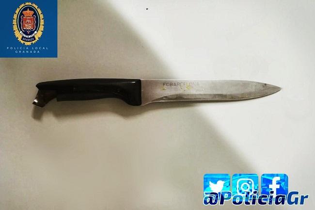 Cuchillo que llevaba el ahora detenido.