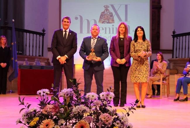 El alcalde de Cúllar, recibe el Premio Menina.