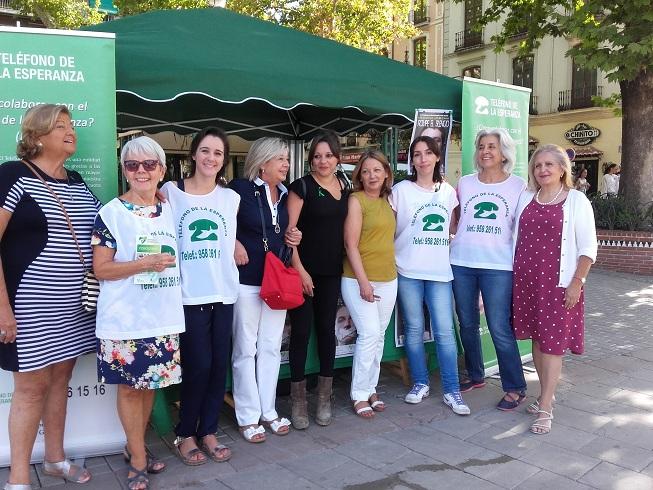 Carpa informativa del Teléfono de la Esperanza.