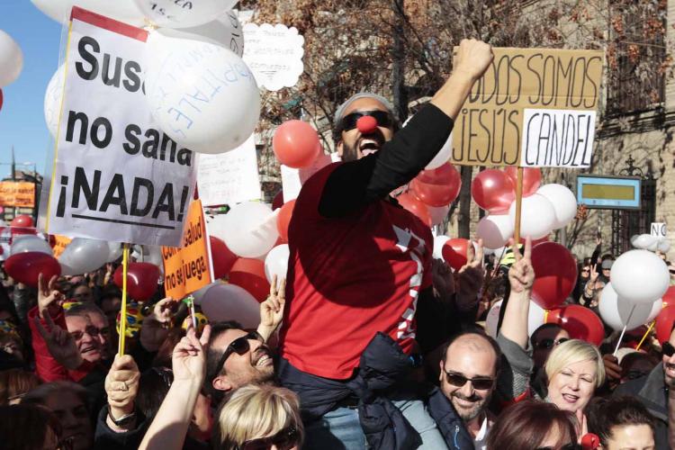 El doctor Jesús Candel, conocido como 'Spiriman', durante la manifestación.