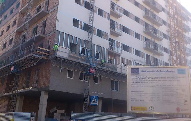 Edificio en construcción del plan de reforma de Santa Adela.