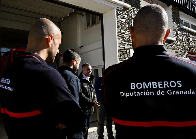 Visita de Francis Rodríguez al retén de incendios de Sierra Nevada. 