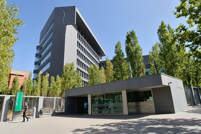 Edificio de la Junta en Almanjáyar, sede del distrito sanitario Granada-Metropolitano.