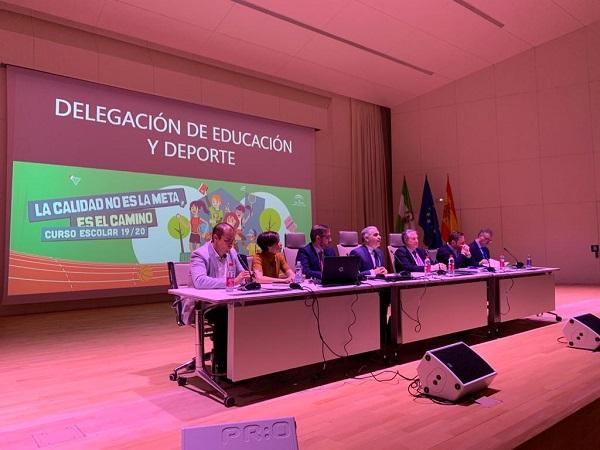 Castillo se ha reunido con directores de los centros de la provincia.