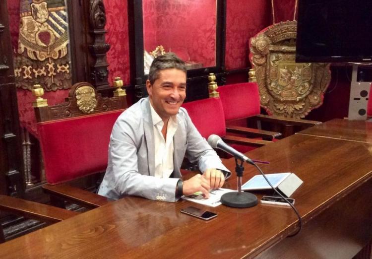 Manuel Olivares. Manuel Olivares.