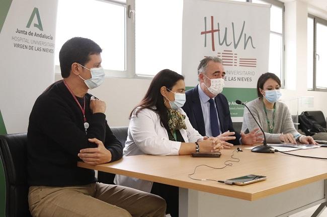 El director asistencial del Hospital de Guadix, Ignacio Velázquez, en un momento de la intervención en rueda  de prensa.