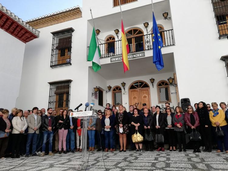 Minuto de silencio este mediodía en memoria de Silvia. Minuto de silencio este mediodía en memoria de Silvia.