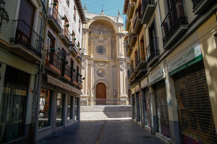 Entorno de la Catedral, vacío.