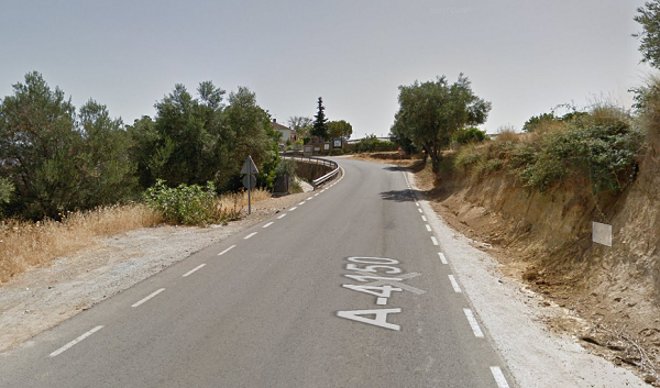 El accidente ha ocurrido en la carretera que une Játar y Arenas del Rey.