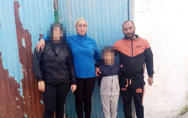 Familia de Isabel y Manuel. Residen en la Zona Norte. Es una de las familias abandonadas a su suerte. pendientes de un deshucio, participan en Stop Desahucios Granada 15M.