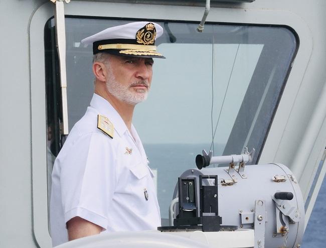 El Rey ha presidido en Motril la revista naval con motivo del Día de las Fuerzas Armadas. 