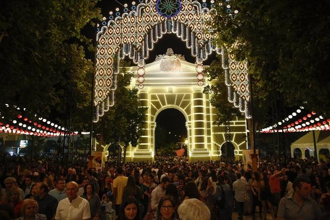 Inauguracion de la feria del Corpus 2019 en Granada con el encendido del recinto.