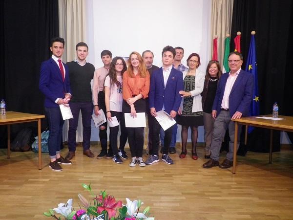 En la actividad participan alumnos y alumnas de 1º y 2º de Bachillerato.