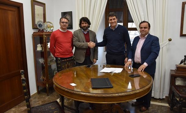 Firma del contrato de bus urbano para los próximos diez años.