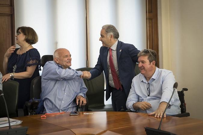 Acto de la firma con entidades de personas dependientes. 