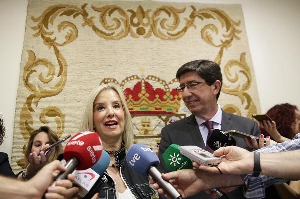 La fiscal superior con el vicepresidente de la Junta, en una visita de este a Granada. La fiscal superior con el vicepresidente de la Junta, en una visita de este a Granada.