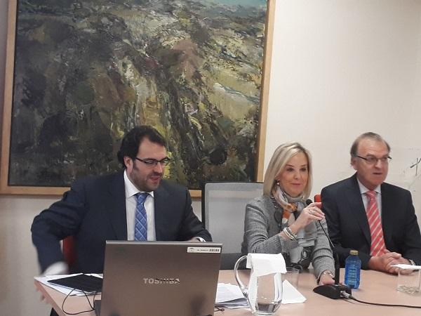 La fiscal Superior de Andalucía, Ana Tárrago, junto al delegado especial de la Agencia Estatal de la Administración Tributaria en Andalucía, Jorge Ramírez, y el jefe de la de la Abogacía del Estado en Andalucía, Eusebio Pérez. La fiscal Superior de Andalucía, Ana Tárrago, junto al delegado especial de la Agencia Estatal de la Administración Tributaria en Andalucía, Jorge Ramírez, y el jefe de la de la Abogacía del Estado en Andalucía, Eusebio Pérez.