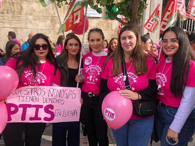 Olga Manzano, con profesionales de integración social educativa. 