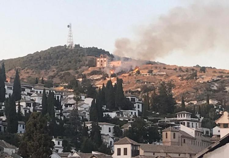 Imagen del fuego desde el Albaicín. 