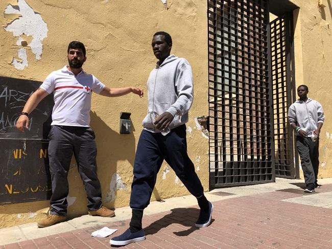 Los inmigrantes pasaron la noche en una sala multiusos del Ayuntamiento motrileño. Los inmigrantes pasaron la noche en una sala multiusos del Ayuntamiento motrileño.