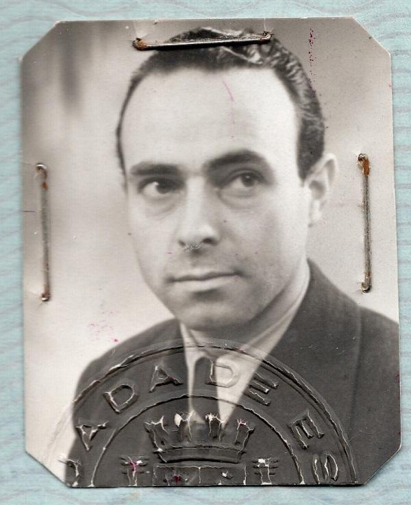 Foto de pasaporte diplomático de Antonio Chamorro.