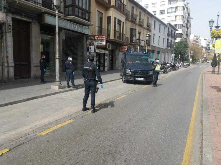 Control de la Policía Nacional al inicio del estado de alarma.