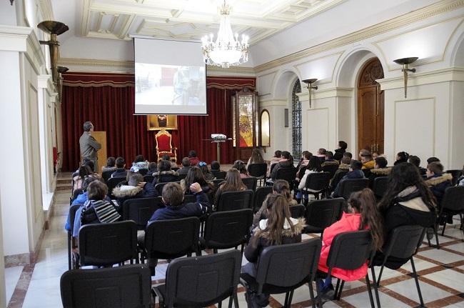 Visita de los escolares de colegio de Juan XXIII al Madoc.