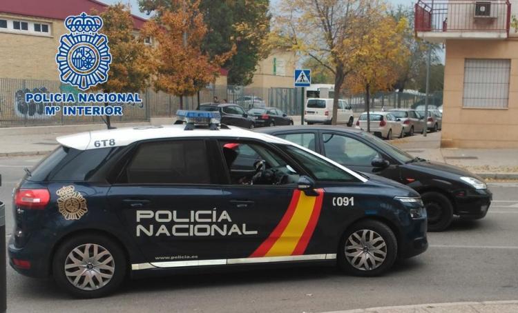 Vehículos policiales, en labores de vigilancia.