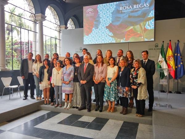 Foto de familia de los premiados.