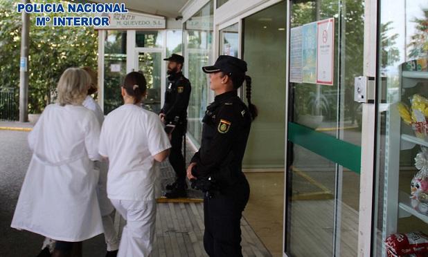 Vigilancia policial en un hospital. 