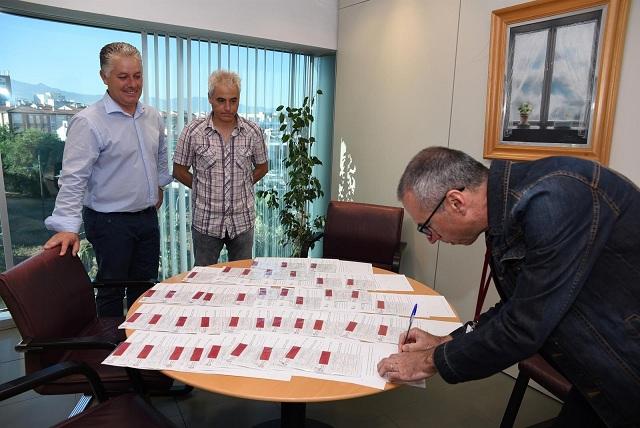 Entrega de documentación a municipios sobre caminos rurales. 