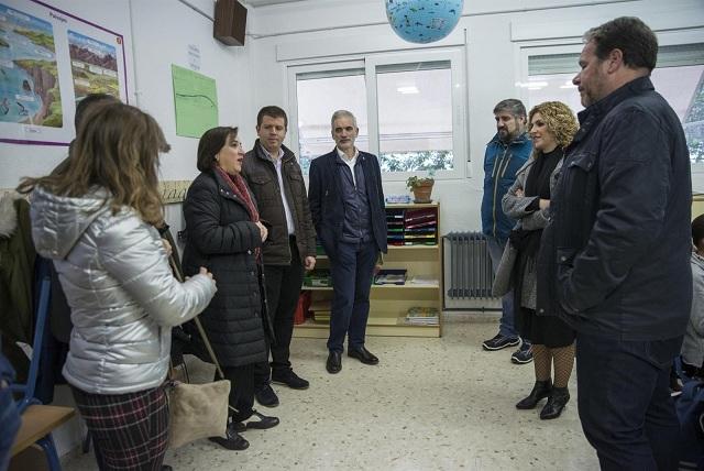 Visita de autoridades de la Junta al colegio Los Llanos. 