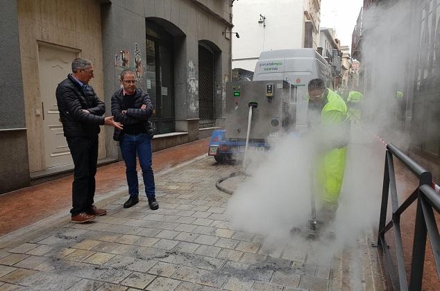 Limpieza de cera en San Matías.