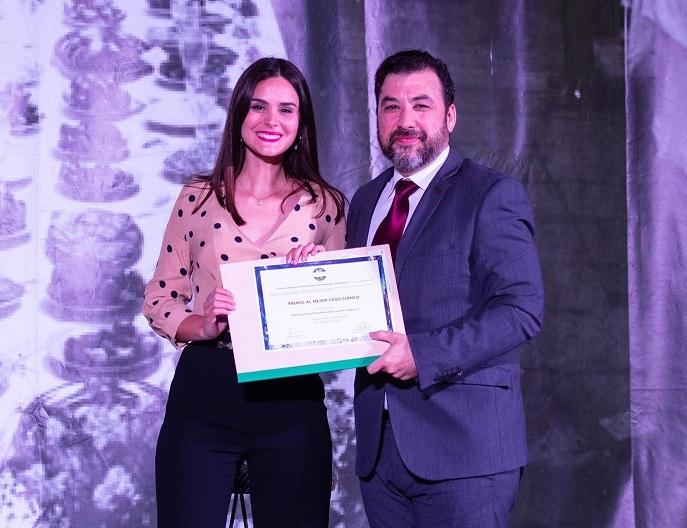 Teresa Ródenas-Herranz recibe el premio. 