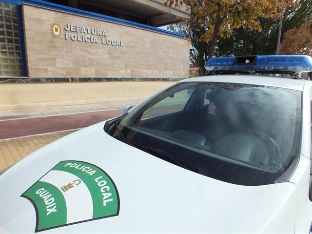 La Policía Local de Guadix persiguió al conductor. 