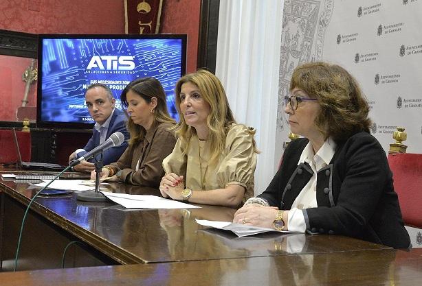 La concejal Eva Martín informa del nuevo servicio de cita previa. 