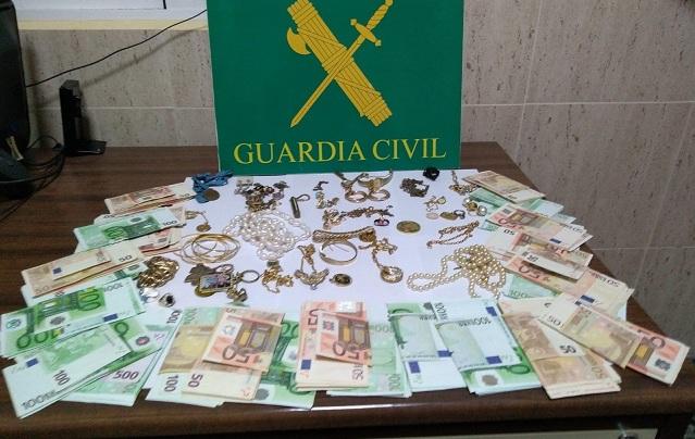La Guardia Civil Recupera Valiosas Joyas Y 26 0 Euros Robados A Una Anciana De Montefrio El Independiente De Granada